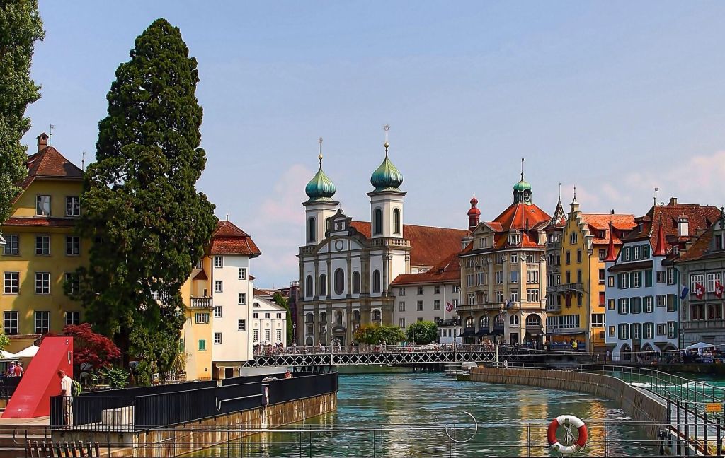 Old Town mesmerizes - Atlas Limousine J.O. - luxury limousine service in Switzerland