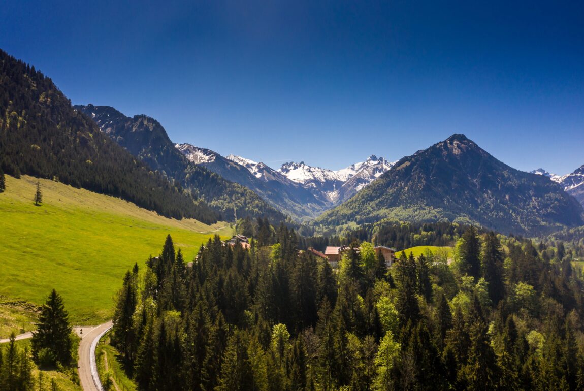 Atlas Limousine J.O. - luxury limousine service in Switzerland