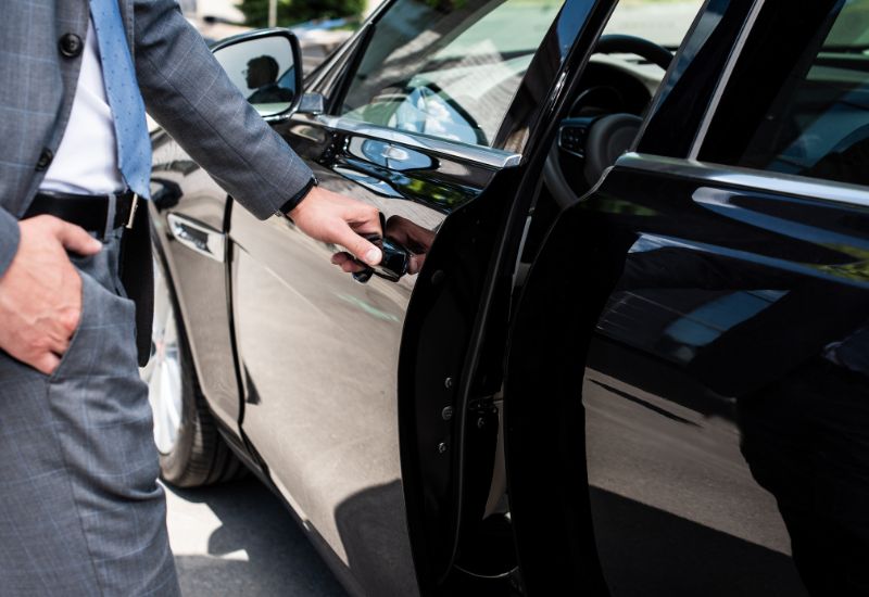 Atlas Limousine J.O. - luxury limousine service in Switzerland - airport transfer service - limousine courier service - chauffeur service​ - Wedding limo rental